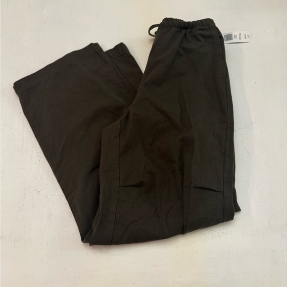 Aritzia Palo Olive Green Women's Wide-Leg Pants - Picture 4 of 5
